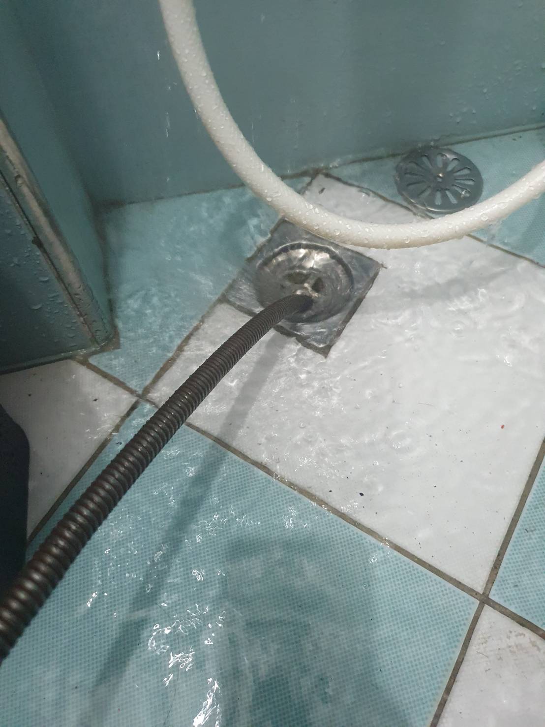 112年8月7日浴室地板水管疏通